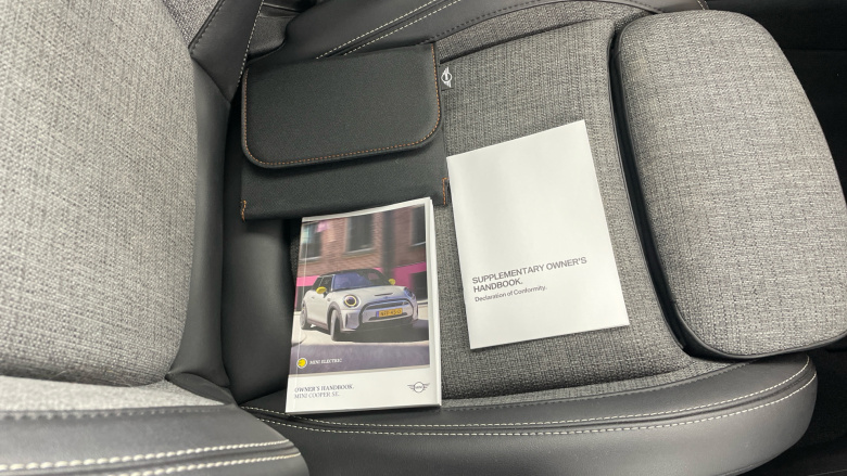 MINI Hatchback 135kW Cooper S Level 2 33kWh 3dr Auto Electric Hatchback